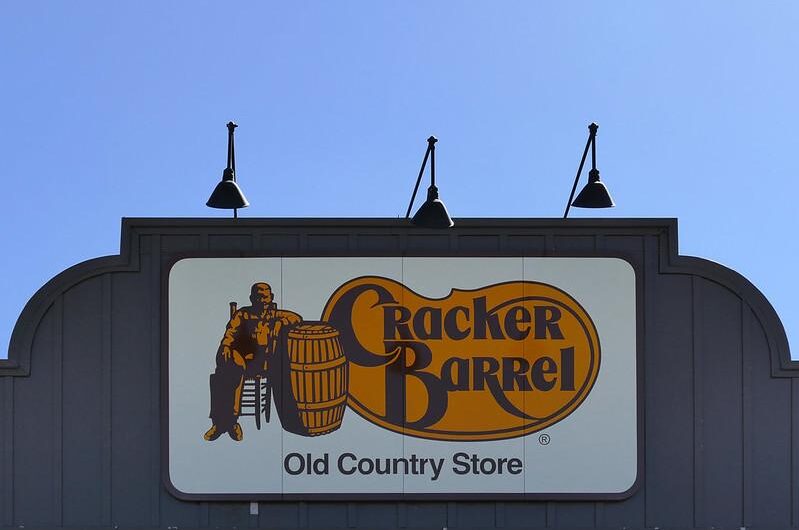 Cracker Barrel: как ребрендинг унес душу бренда в небытие